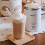 The Coffee Bean & Tea Leaf, French Vanilla (no sugar added) Powdered Creamer for Coffees, Lattes, Smoothies 22oz Tin - Image 6